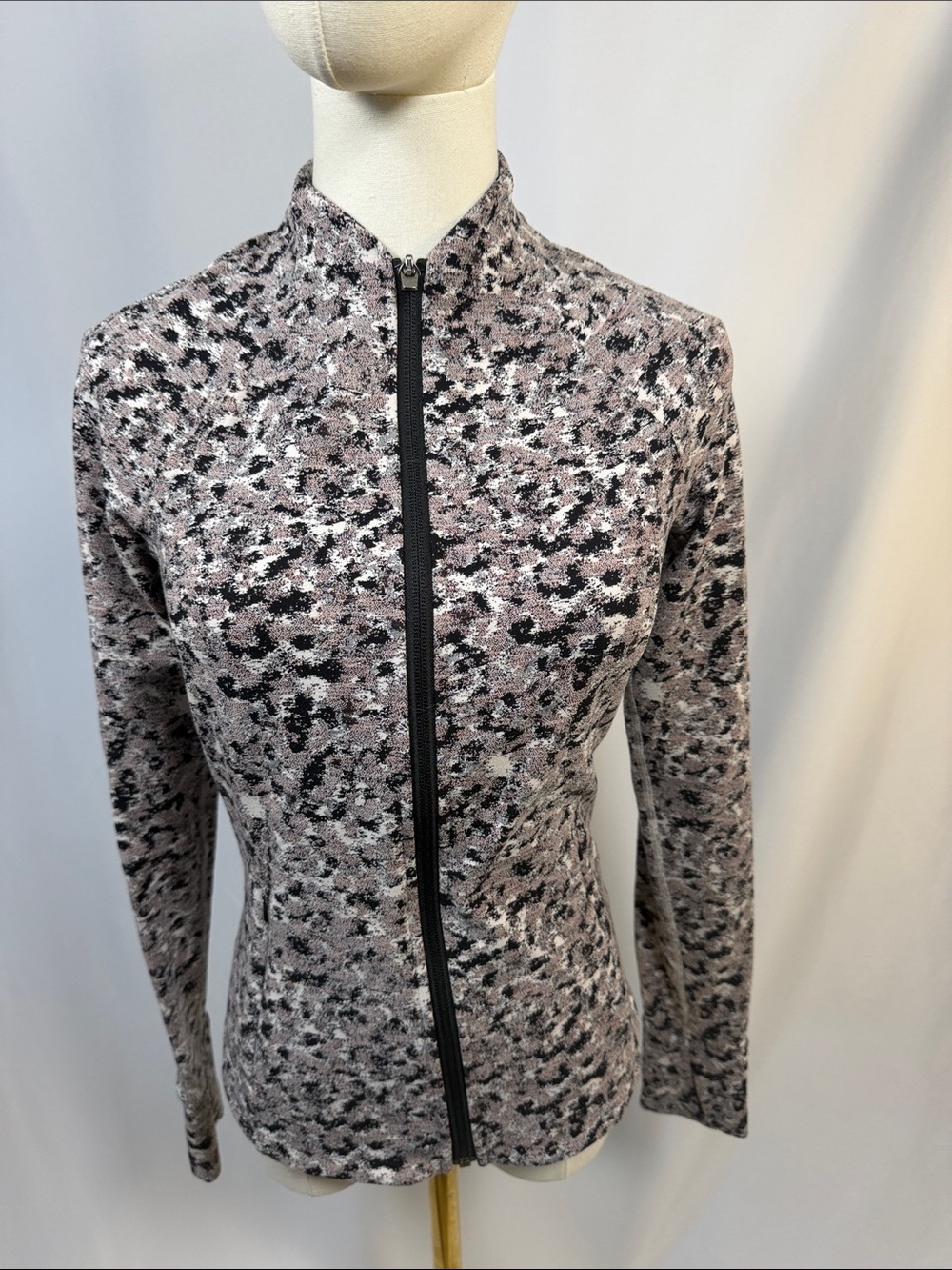 NWOT ATHLETA Zip-Front animal Printed Jacket in Gray,Pink and Black